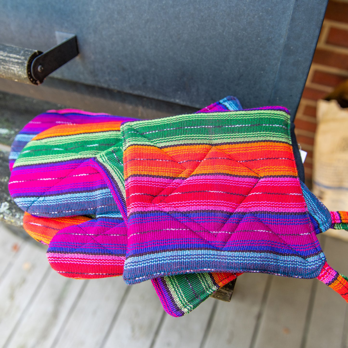 Set of 2 Potholders & 2 Oven Mitts