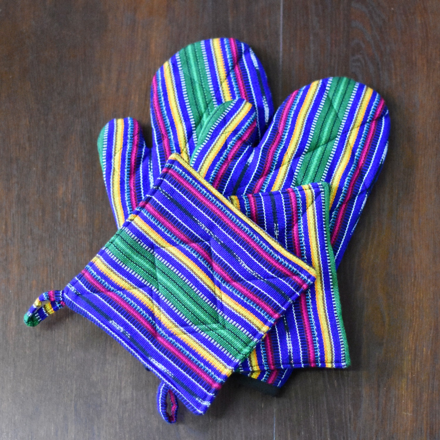https://www.luciasimports.com/images/detailed/10/Set__of__2_Potholders_____2__Oven__Mitts_HD-1F_web__3_.jpg