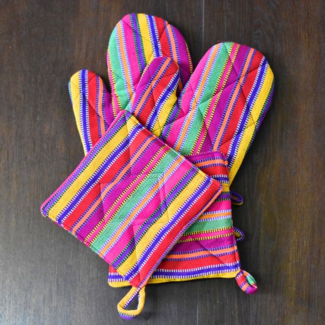 Guatemalan set of 2 potholders and oven mitts